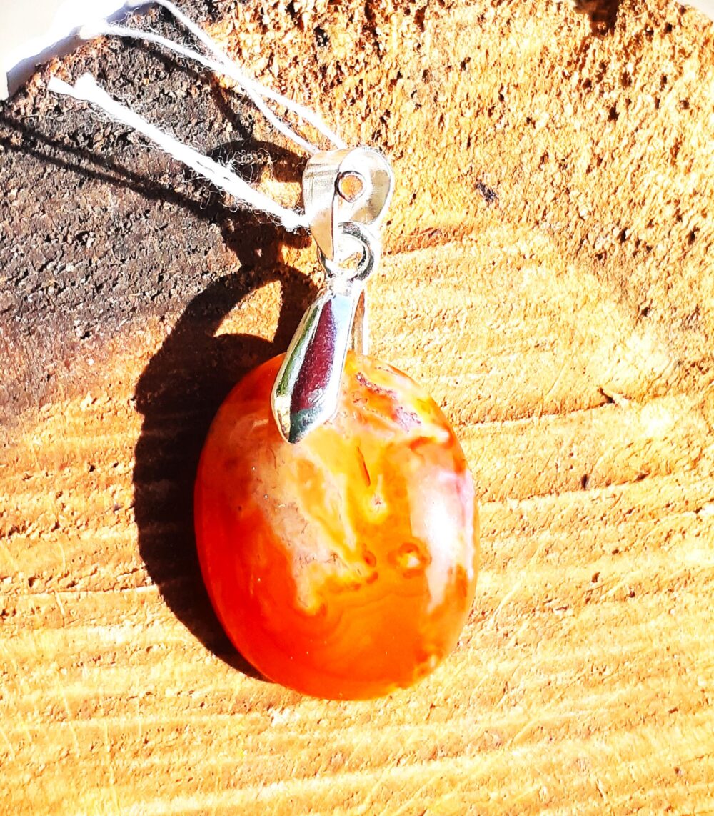 Petit pendentif en CORNALINE