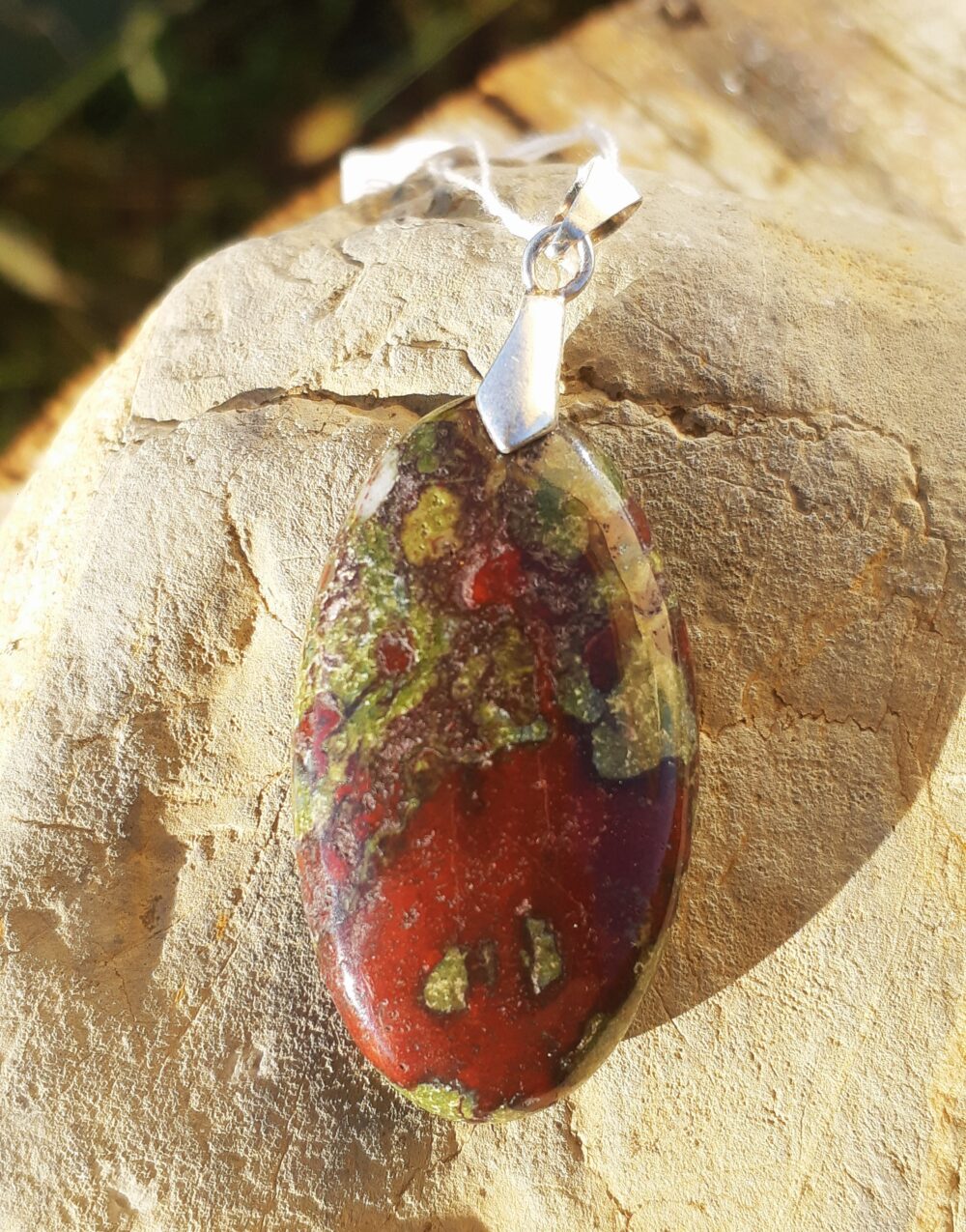 Pendentif en JASPE SANG DE DRAGON
