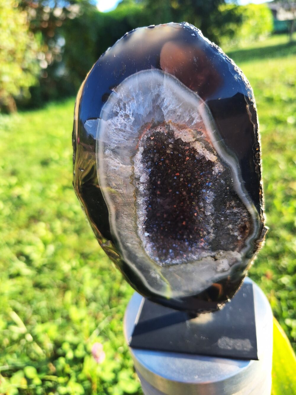 Géode Améthyste et Agate sur socle