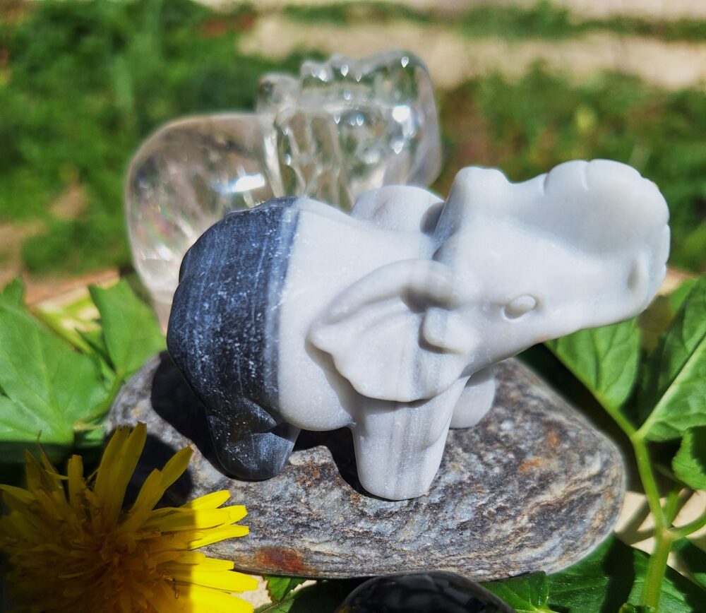 Eléphant en Onyx noir et blanc