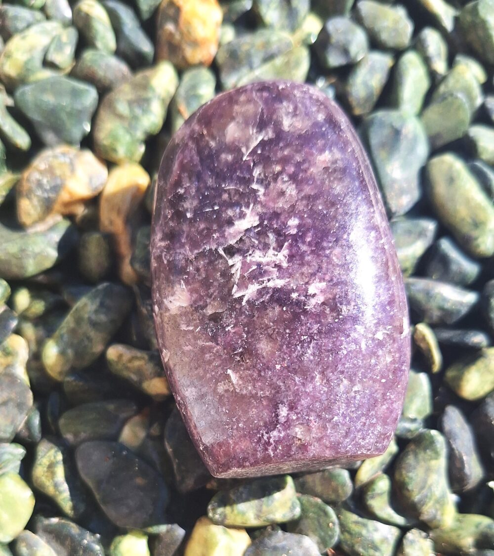 forme libre lépidolite