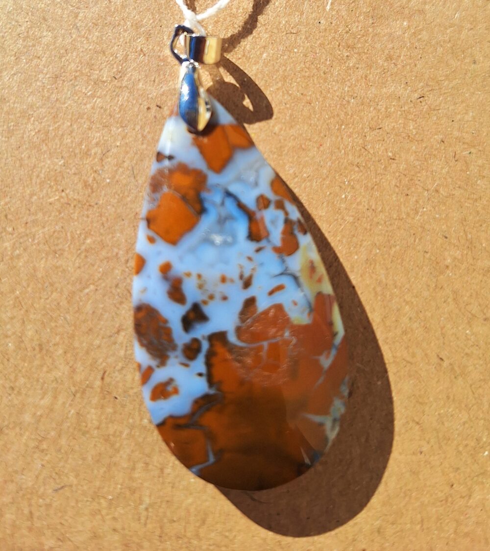 Pendentif en Jaspe Bréchique